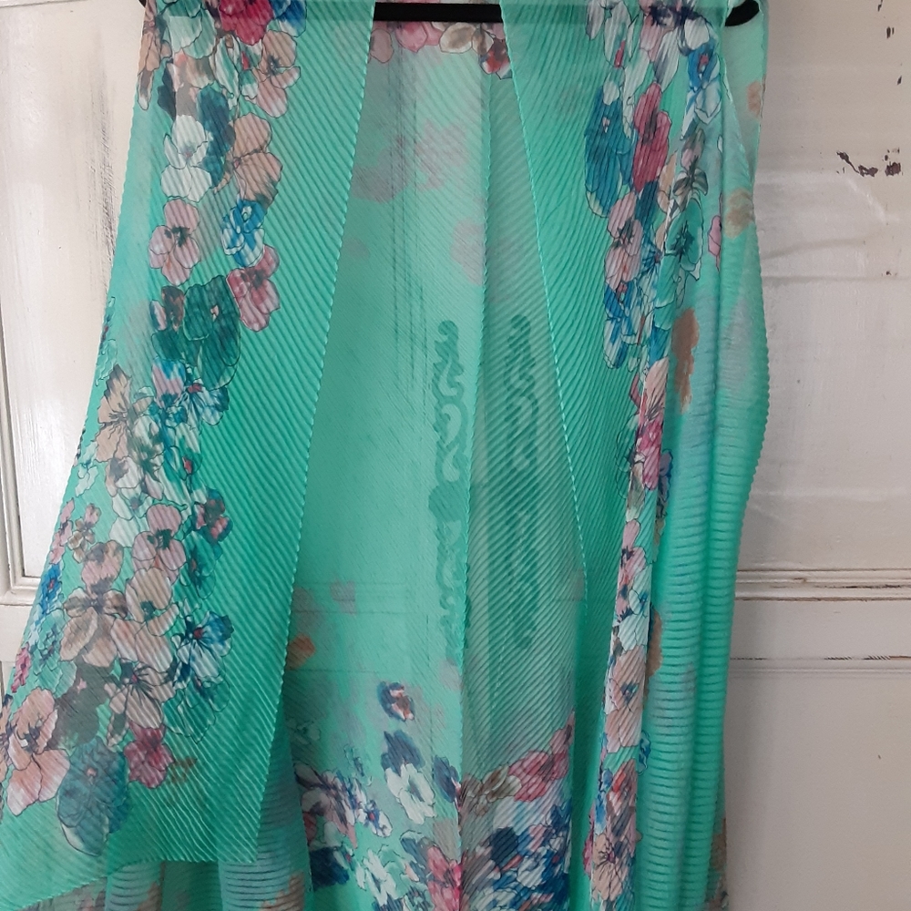 Top - Picture 2 of 2